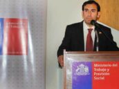 Ministro igresa proyecto de suspender negociaciones colectivas
